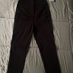 Maternity Skin
Capris
-Black
Size-S